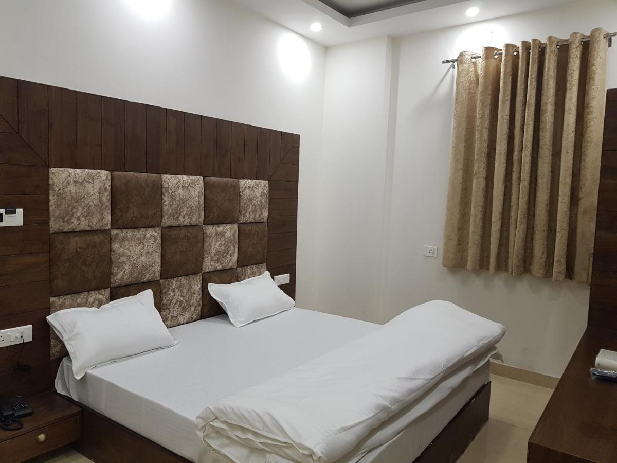 New Gokul Grand Hotel Dehradun Eksteriør billede